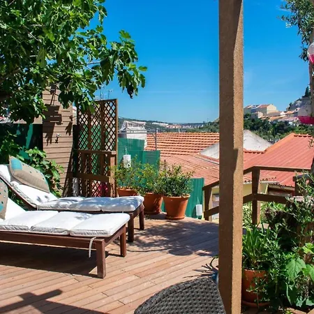 Stunning Duplex With Sunny Garden בית נופש *
