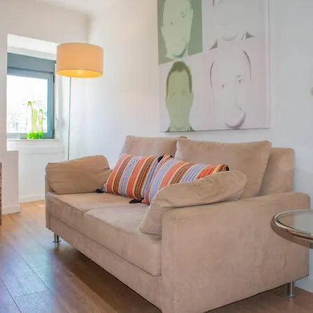 Stunning Duplex With Sunny Garden בית נופש *