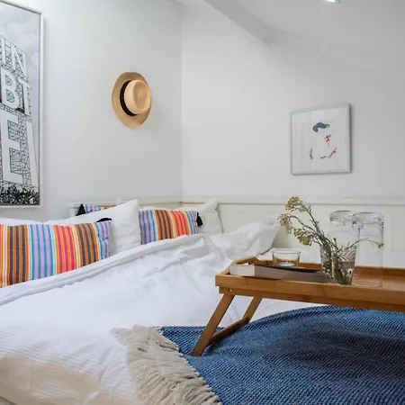Stunning Duplex With Sunny Garden * 리스본