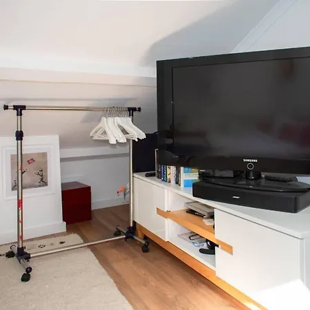 Stunning Duplex With Sunny Garden 펜션 리스본
